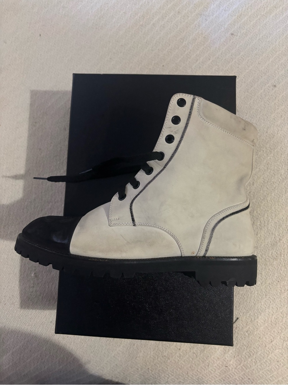 RARE Vintage Chanel White & Black Leather CC Combat Boots – Size 8.5 - Picture 7 of 9